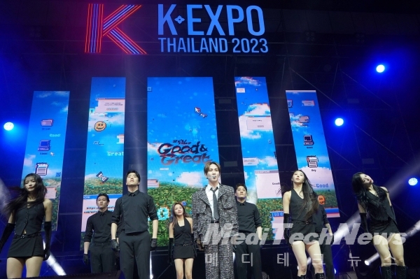 문체부와 콘진원은 9일부터 12일까지 나흘간 태국 방콕에서 ‘2023 태국 K-박람회’를 성공적으로 개최했다.(11일 샤이니 키가 한-태 아티스트 합동콘서트에서 무대를 선보이고 있다)
